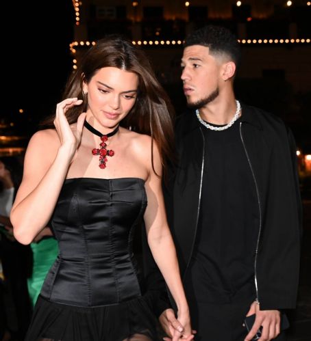 Kendall Jenner – Steps out for dinner in Portofino