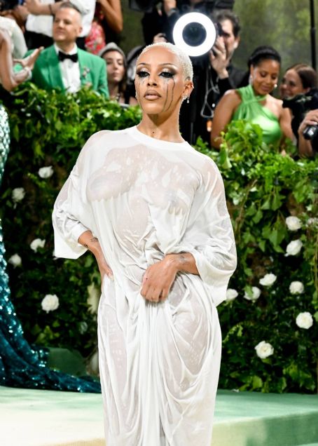 Doja Cat – 2024 Met Gala in New York City - FamousFix