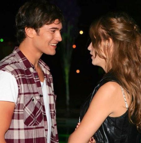 Serenay Sarikaya and Çagatay Ulusoy Pics - Serenay Sarikaya and Çagatay ...