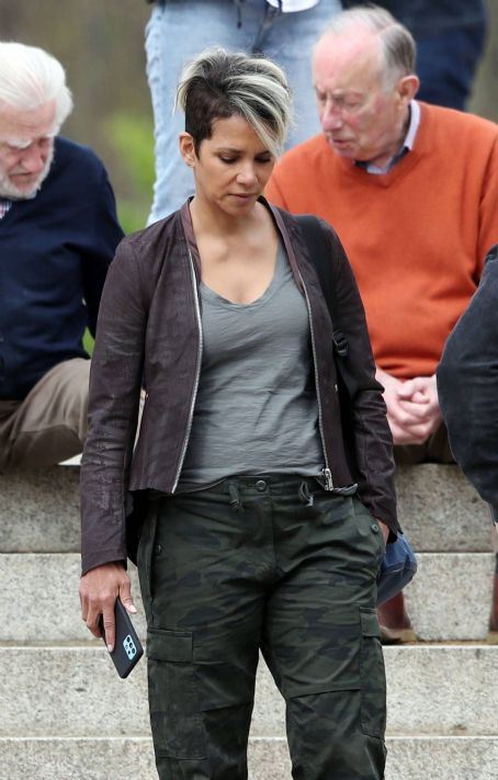 Halle Berry – Seen in Hyde Park on the set of ‘Our Man From Jersey’ in London