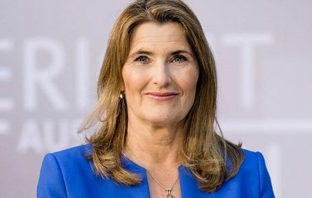 Tina Hassel