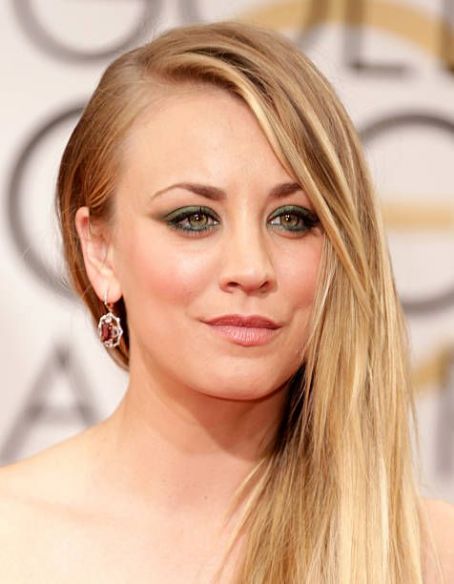 Kaley Cuoco - The 71st Annual Golden Globe Awards - Arrivals (2014)