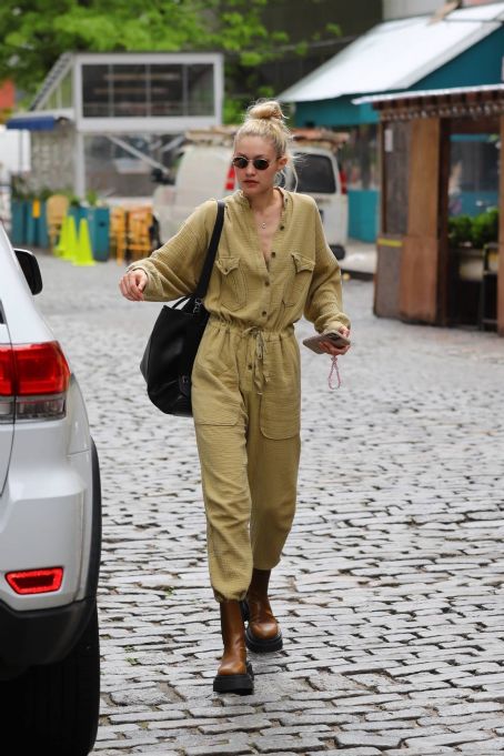 Gigi Hadid – On a day out in New York