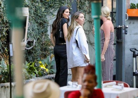 Kendall Jenner – Out for a dinner in West Hollywood