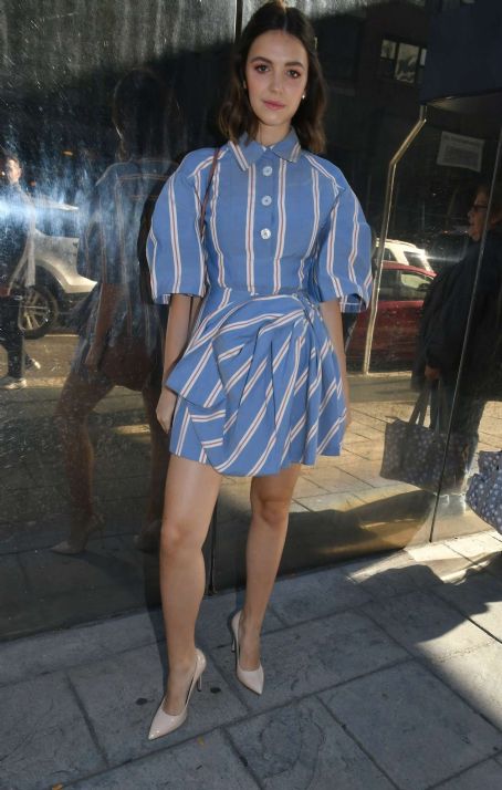Ella Hunt – Leaves the Fox Building in NYC | Ella Hunt Picture