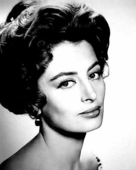 Capucine Photos - Capucine Picture Gallery - FamousFix