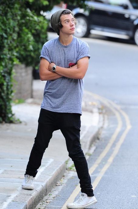 Harry Styles house hunting in north London London, England - 05.07