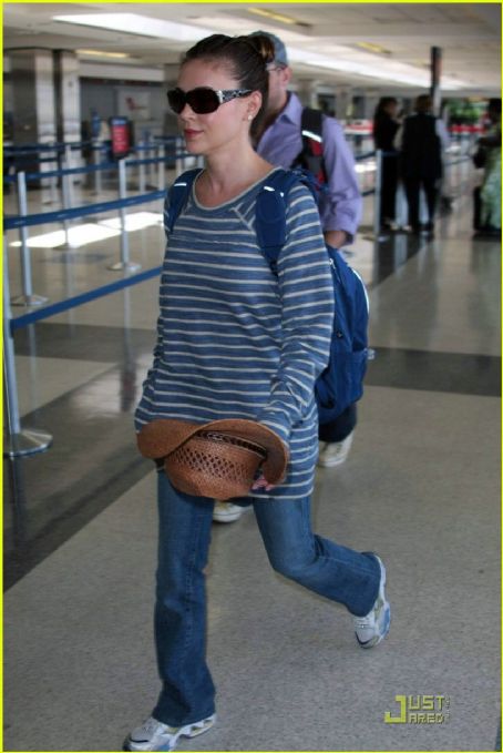 Alyssa Milano - Arrives At LAX Airport In Los Angeles, 22 August 2008