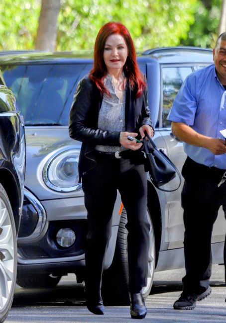 Priscilla Presley – Running errands in Los Angeles | Priscilla Presley