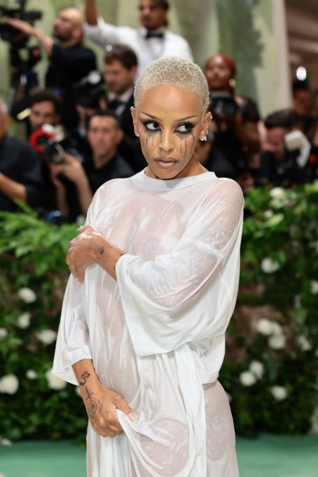 Doja Cat – 2024 Met Gala in New York City - FamousFix