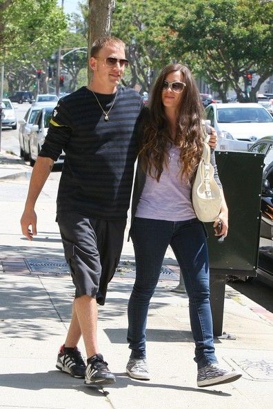 Alanis Morissette: at Cafe Luxxe in Brentwood