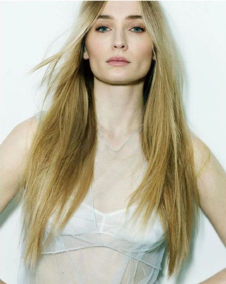 Sophie Turner - Vogue Magazine Pictorial [United Kingdom] (June 2024)