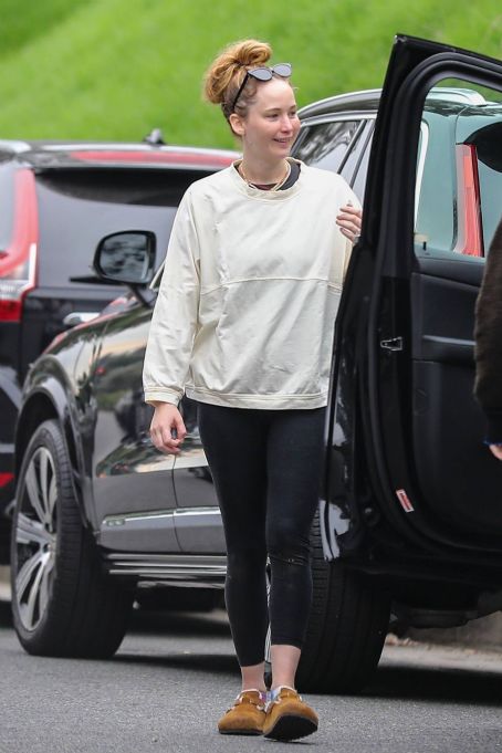 Jennifer Lawrence – Enjoys a day at the park in Los Angeles