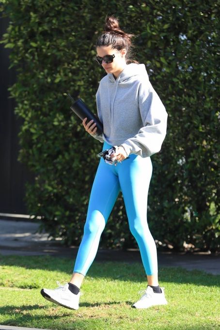 Sara Sampaio – In leggings out for Pilates workout in West Hollywood -  FamousFix.com post