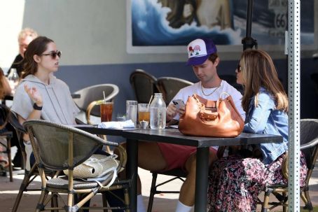Maria Shriver – With Christina Schwarzenegger Out for lunch in Santa Monica