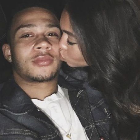 Memphis Depay and Lori Harvey - FamousFix.com post