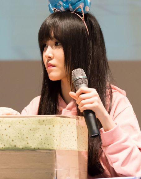 Yuju (singer)