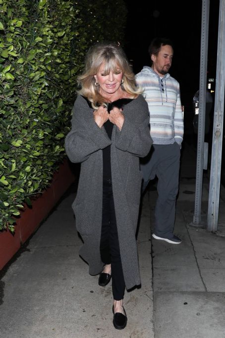 Who is Goldie Hawn dating? Goldie Hawn boyfriend, husband