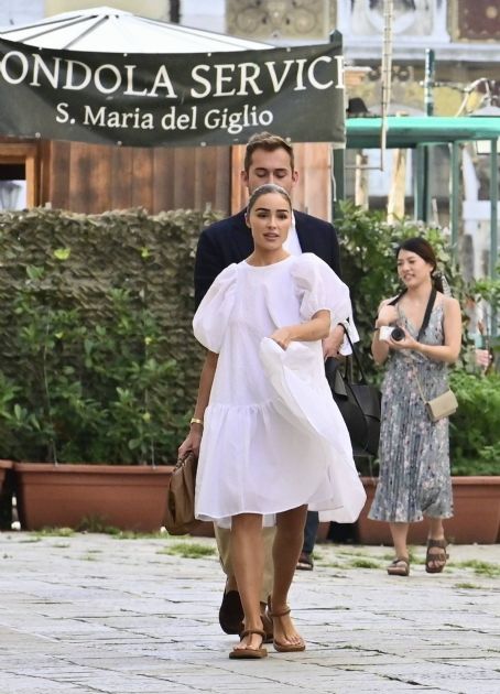 Olivia Culpo – Steps out in Venice