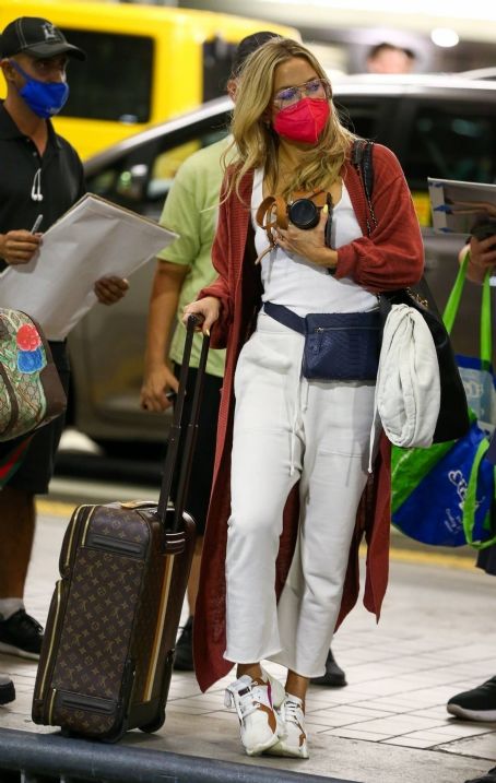 Kate Hudson – Arrives at Miami International Airport