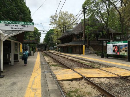 Newton Highlands station