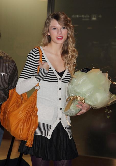 Taylor Swift Toyko Narita Airport in Japan November 8, 2014 – Star