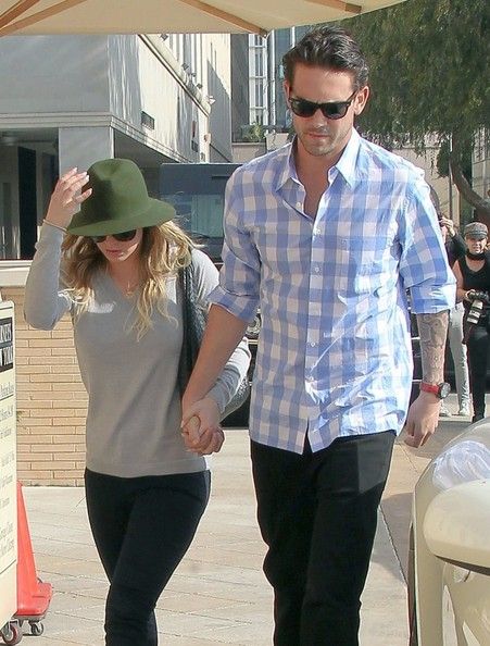 Kaley Cuoco & Ryan Sweeting stop by Barneys New York in Beverly Hills