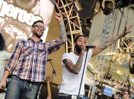 Who is Travie McCoy dating? Travie McCoy girlfriend, wife