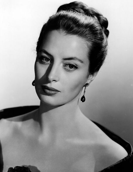 Capucine Photos - Capucine Picture Gallery - FamousFix - Page 4