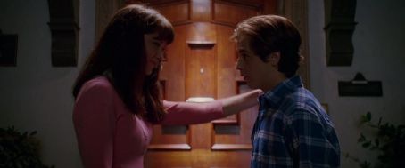 Michael Angarano and Mary Elizabeth Winstead