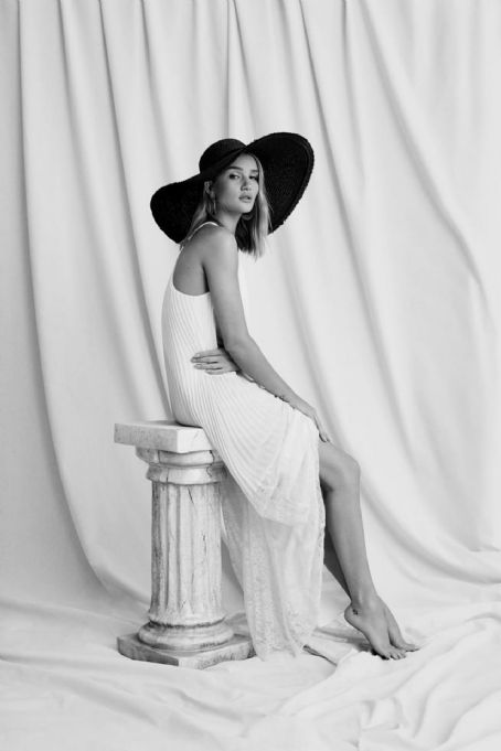 Rosie Huntington-Whiteley – BCBGMAXAZRIA Spring & Summer Campaign 2019