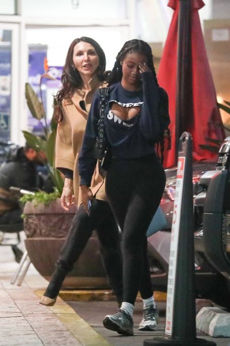 Hailey Bieber – Seen with Justine Skye and a friend at Sushi Park in West Hollywood