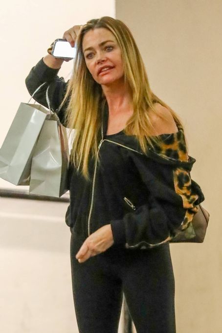 Denise Richards – Leaving The Diamond Face Institute surgical center in Beverly Hills