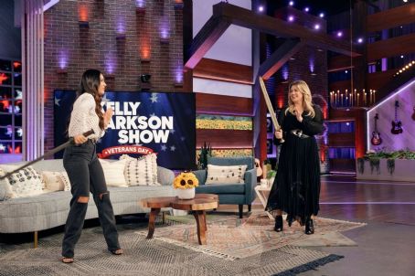 Olivia Munn – The Kelly Clarkson Show