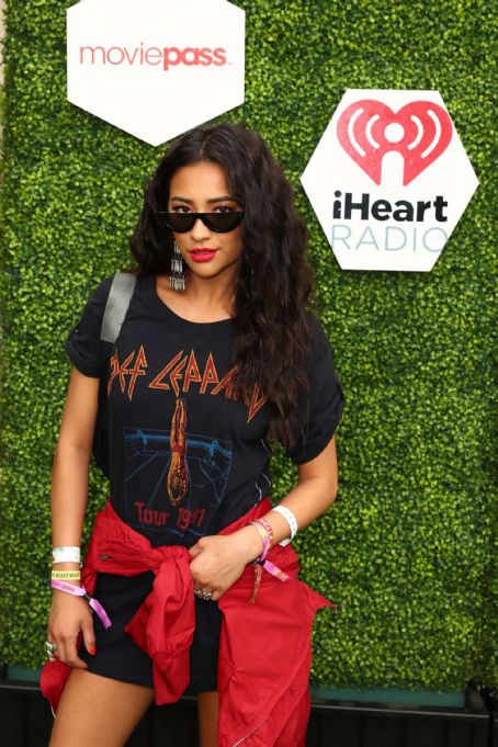 Shay Mitchell – MoviePass x iHeartRadio Festival Chateau in La Quinta