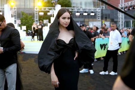 Sofia Carson - The 2022 MTV Video Music Awards