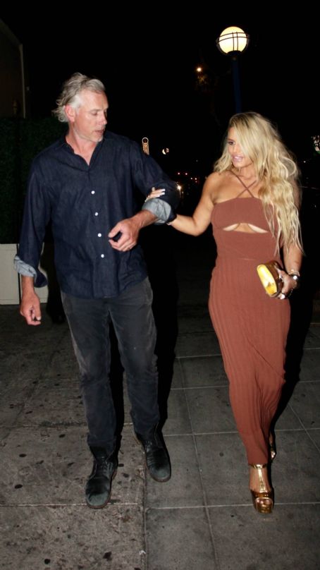 Jessica Simpson – Attends Jessica Alba’s 41st birthday celebration at Delilah in West Hollywood