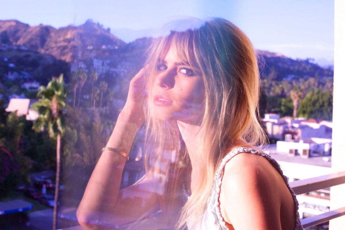Dating carlson young Carlson Young
