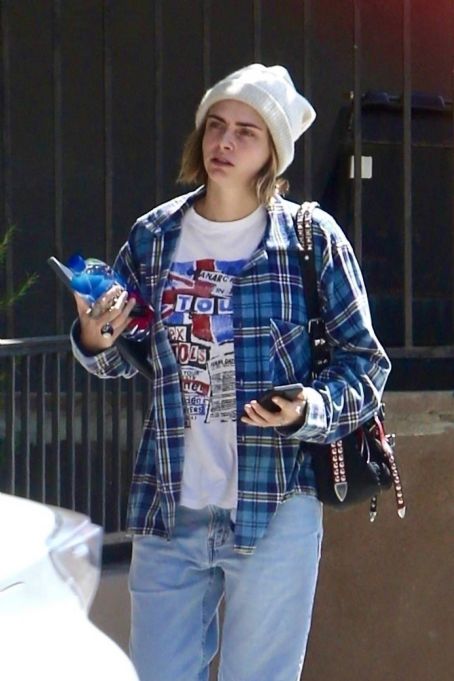 Cara Delevingne – Running errands in Los Feliz
