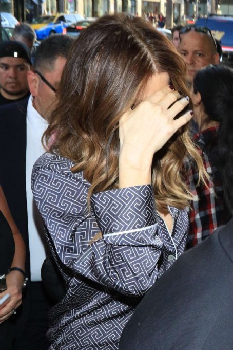 Kate Beckinsale – Arrives to Hamilton Opening Night in Hollywood | Kate