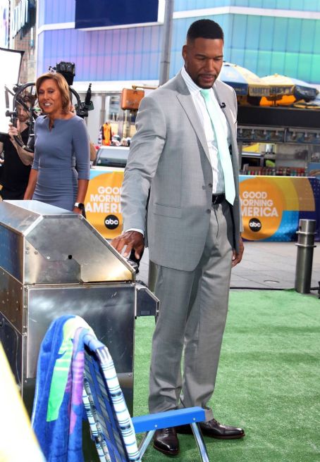 Robin Roberts – On the set of ‘Good Morning America’ in New York ...