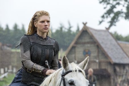 Who is Lagertha Lothbrok dating? Lagertha Lothbrok partner, spouse