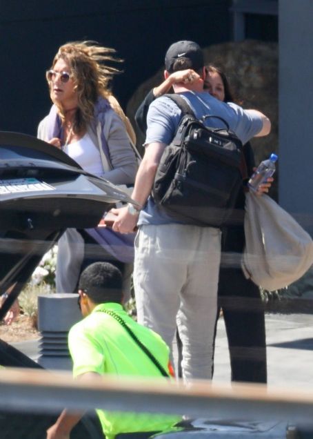 Jennifer Aniston – Jason Bateman, Jimmy Kimmel return from a vacation in The Bahamas