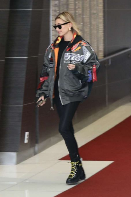 Hailey Baldwin – Heads to a medical building in Hollywood