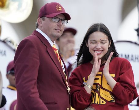 Olivia Rodrigo – NCAA football game between the USC Trojans and the