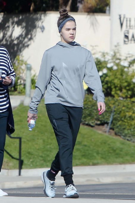 Hailee Steinfeld in Tracksuit – Out in LA