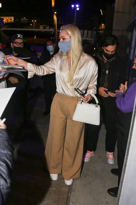 Lindsey Vonn – Arrives at the Lakers game at the Crypto.com Arena in Los Angeles