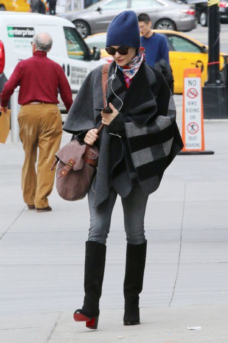 Rachel Weisz Autumn Street Style – New York 10/16/ 2016 | Rachel Weisz ...