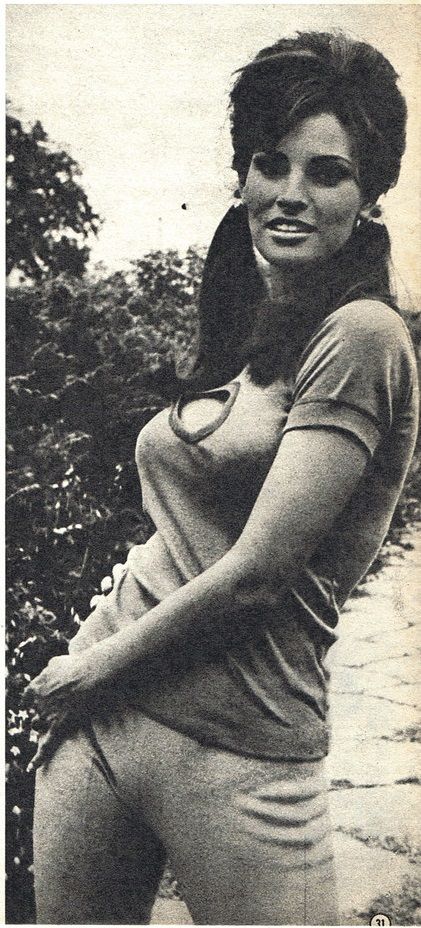 Raquel Welch - Film Magazine Pictorial [Poland] (23 September 1979)
