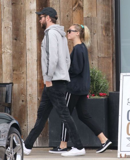 Miley Cyrus and Liam Hemsworth – Shopping in Malibu